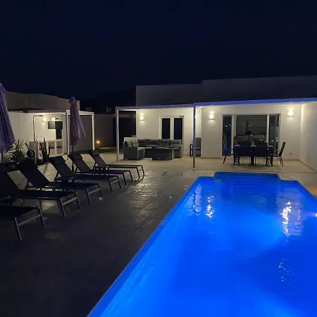 Ashdene - Luxury Modern With Large Heated Pool Wifi Uk Tv Bar & Bbq 别墅 普拉亚布兰卡